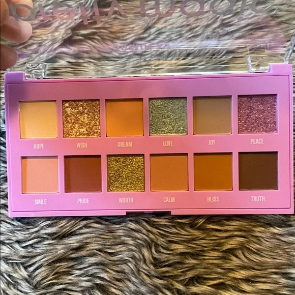 Formula Z Pretty Magic Shadow Palette FINAL PRICE! - Picture 4 of 4